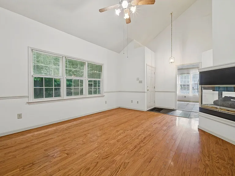109 Larkspur Holw — Photo 7