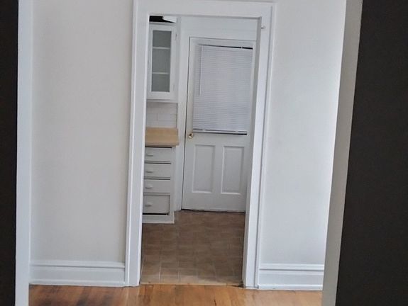 4th image of 2144 S Harvey Ave #2E