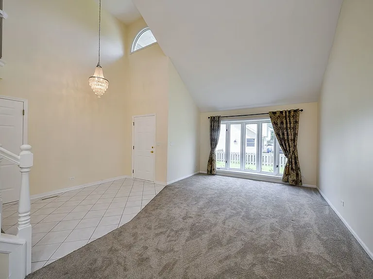 339 Windsor Dr — Photo 4