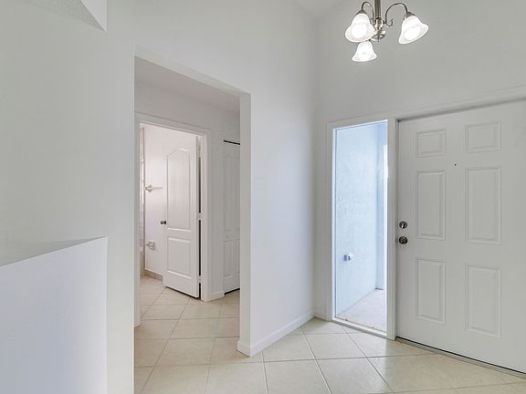 4th image of 2429 SW Century Way