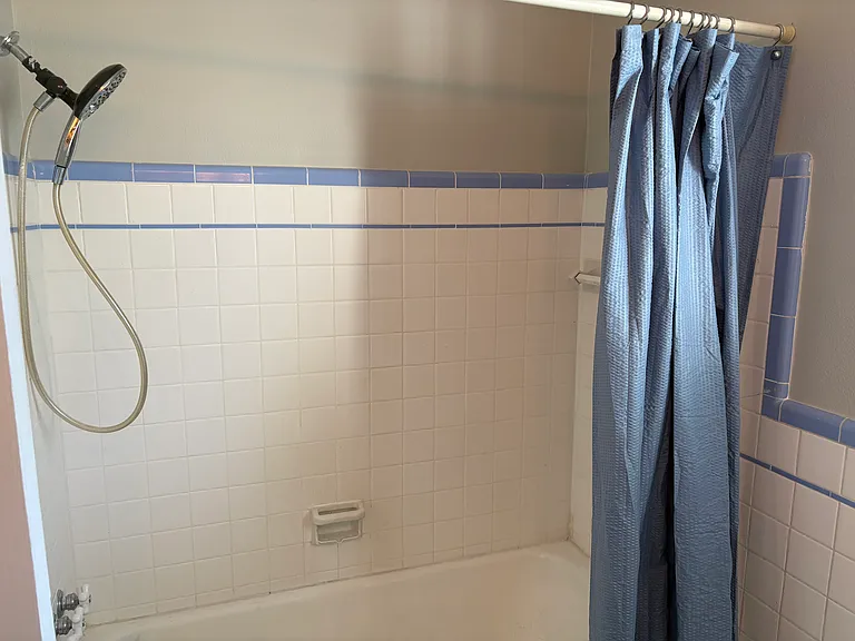 741B Robinson Pl #B — Photo 8