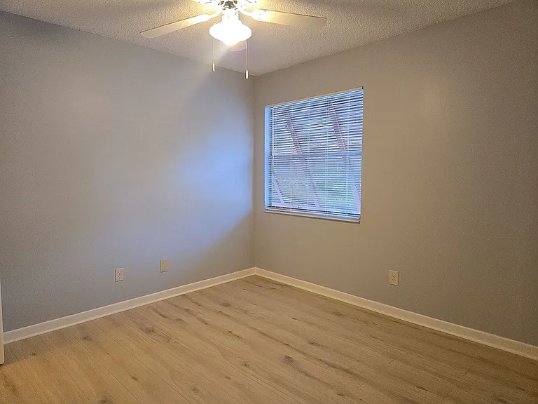160 Live Oak Woods Ct #4D — Photo 12