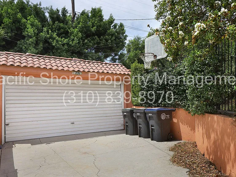 1229 Geneva St — Photo 44