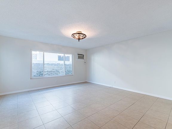 4th image of 440 Ivy St APT 1