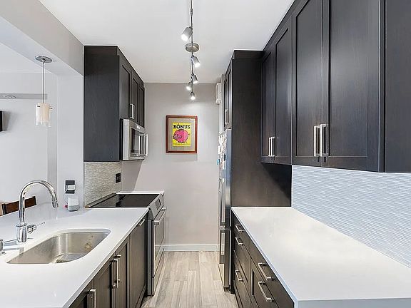 3rd image of 345 W 58th St APT 12B