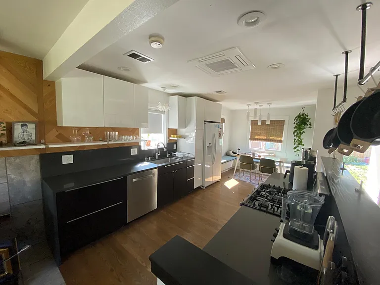 Gas stove/dishwasher/LG refrigerator
