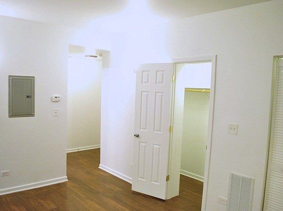 5th image of 805 E Drexel Sq Unit 1C
