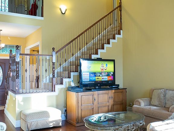2nd image of 525 Michelle Ln