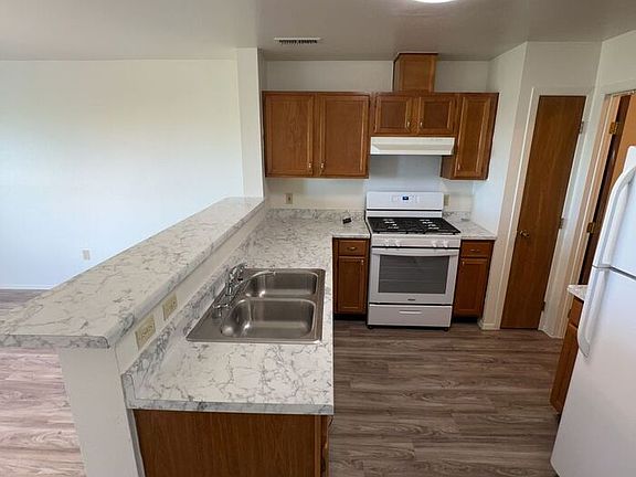 3rd image of 332 Norbeck Ct