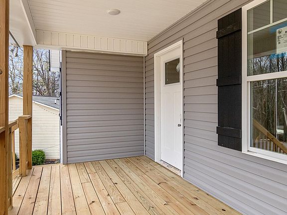 4th image of 735 8th Avenue Ct SE