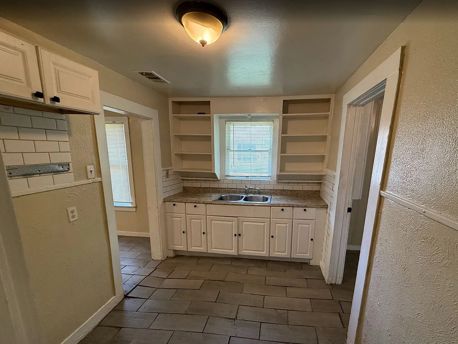 3 bed, 1120 sqft, $1,600 — Photo 3