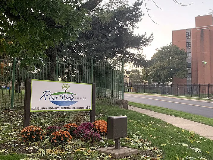 Riverwalk Apartments and Homes — Photo 3