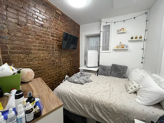 Rented by KNOCKKNOCK LLC | media 21