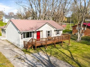 807 8th St S, La Follette, TN 37766