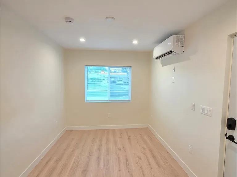 23509 Friar St — Photo 6