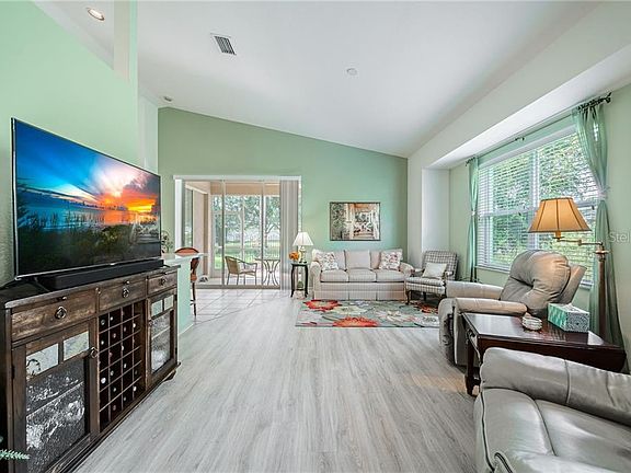 4th image of 1475 Hedgewood Cir