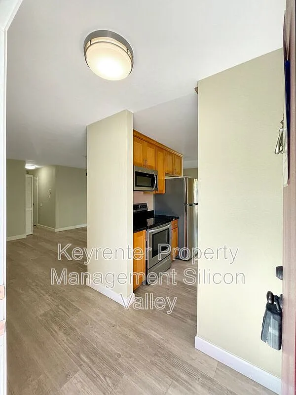 Building Photo - 933 Miramonte Ave