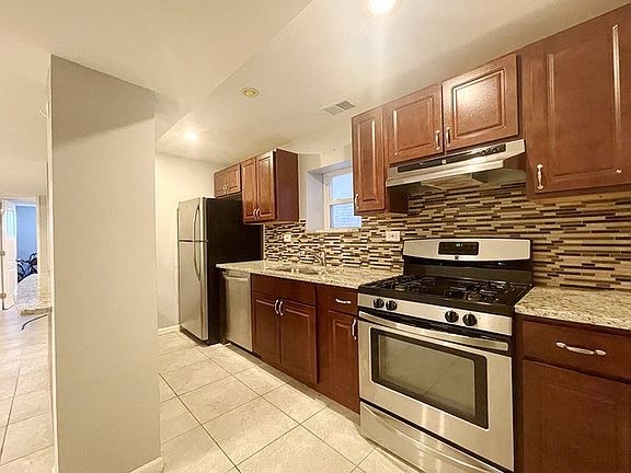 4th image of 3021 W Diversey Ave #G