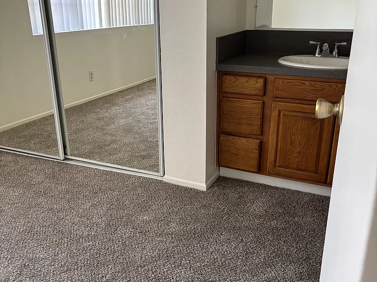224 E Dexter St #12 — Photo 13