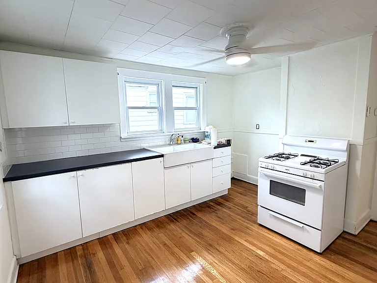 15 Lawn Ave #2 — Photo 8
