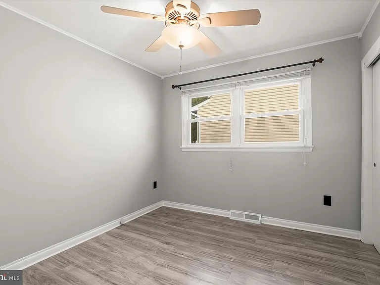517 Winters Ln — Photo 22