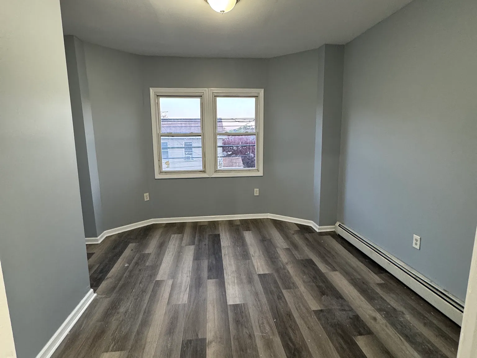 3 bed, 1000 sqft, $2,100 — Photo 4