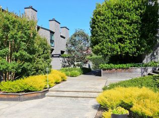 2158 Sand Hill Rd, Menlo Park, CA 94025