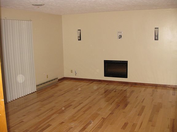 Fireplace/TV room