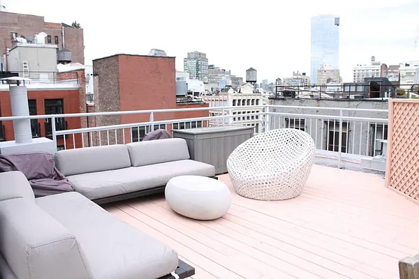 Rented by Level Group | media 20