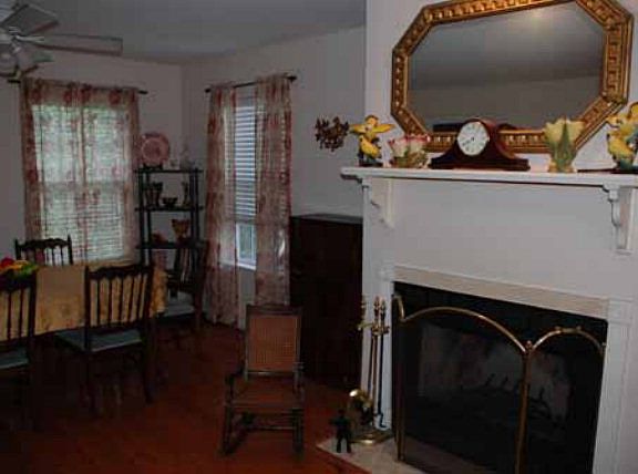 3rd image of 218 Circle Dr