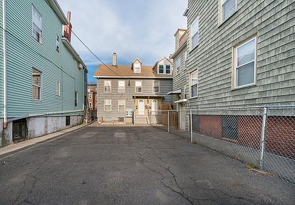 3rd image of 216 Saratoga St #1A