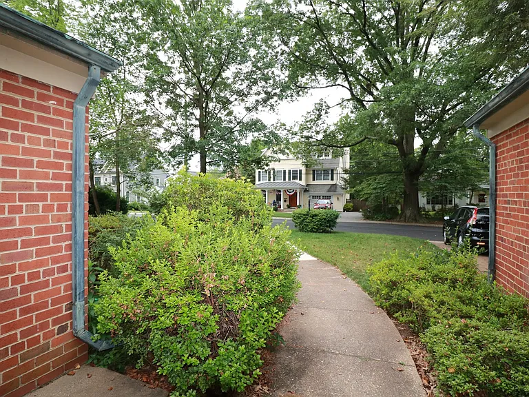 3303 Winnett Rd — Photo 40
