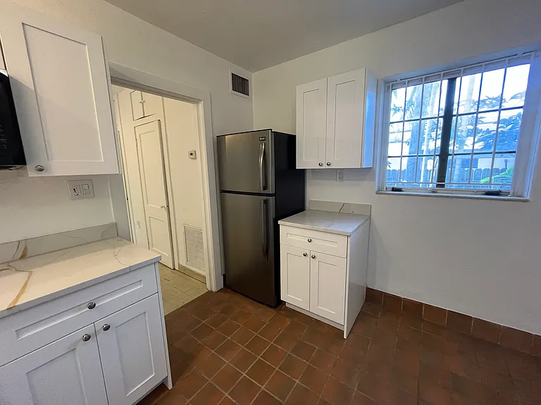 8214 E Dixie Hwy #1 — Photo 3