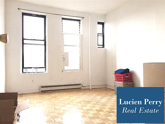 Rented by Lucien Perry | media 45