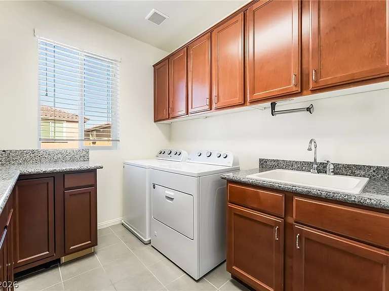 8137 Crimson Creek Ct — Photo 36