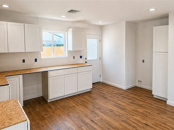 4th image of 9854 S Phoenix Drive