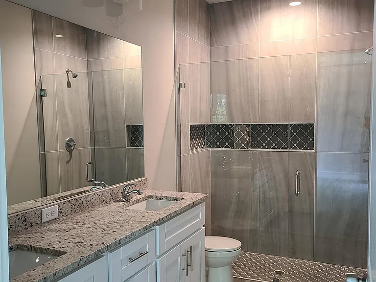 2125 W Saint Joseph St — Photo 17