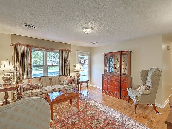 3rd image of 3659 Morse Ave