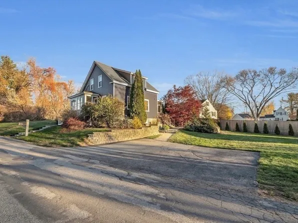 28 Currier Ave, Methuen, MA 01844