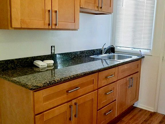 4th image of 834 Adams St APT 5