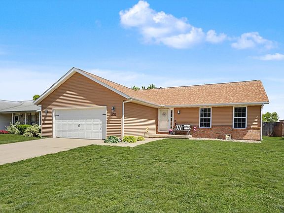 3rd image of 1430 Honeysuckle Ln