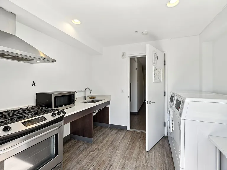 Studio 85th — Photo 4