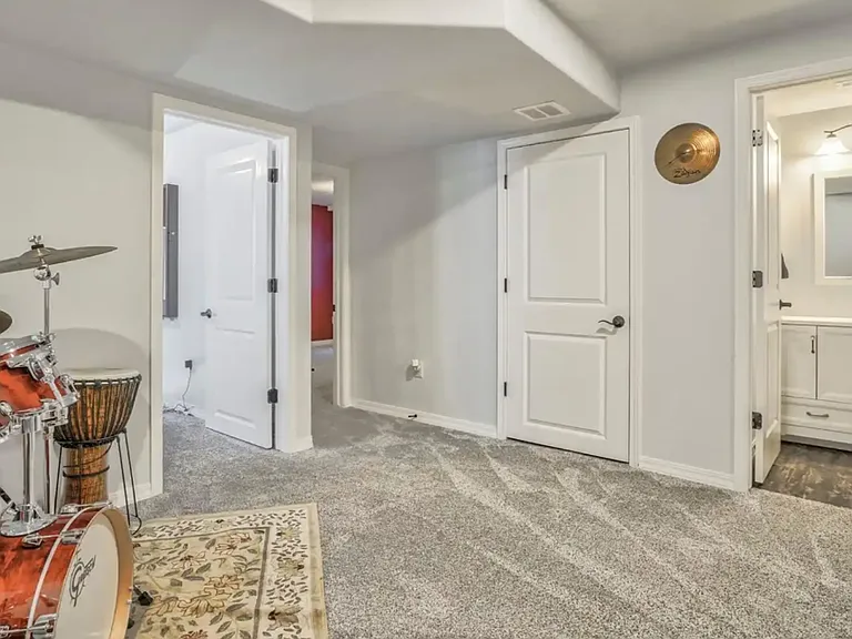 7040 Auburn Hills Ct — Photo 29