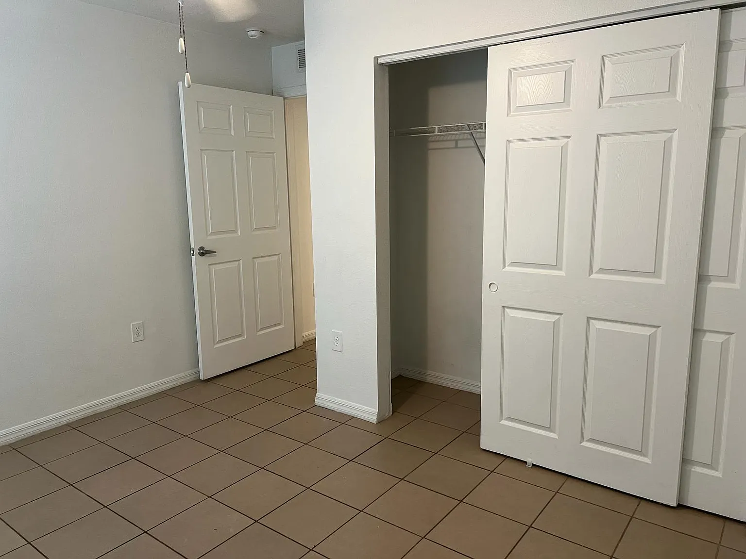 2 bed, 950 sqft, $1,018 — Photo 2