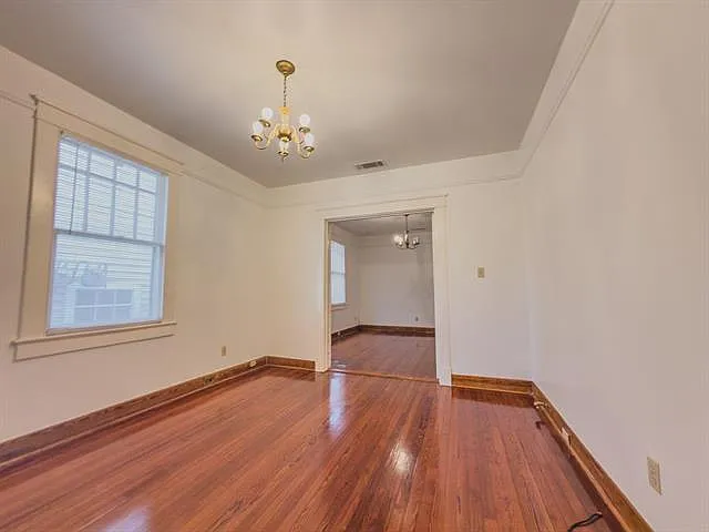 2 bed, 1.0 bath, 949 sqft, $1,425 — Photo 3