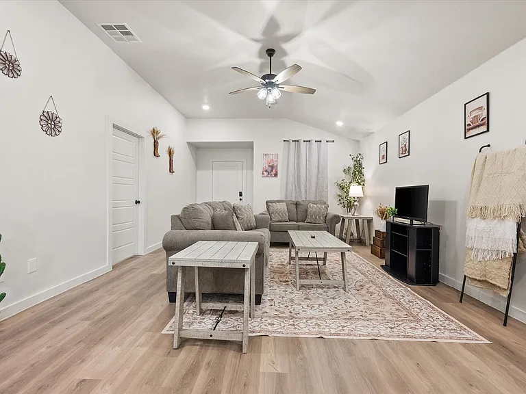2509 Kenwood Ave — Photo 10