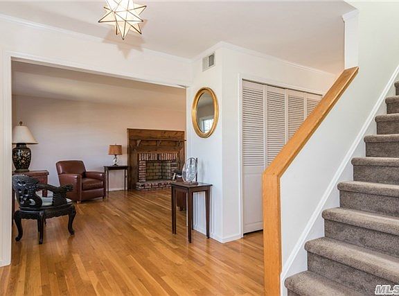 3rd image of 31 Buccaneer Ln