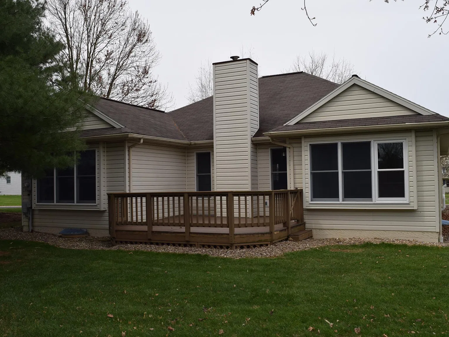 3 bed, 2600 sqft, $2,700 — Photo 2
