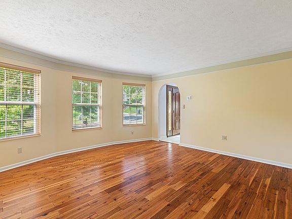 3rd image of 132 Hazelwood Dr