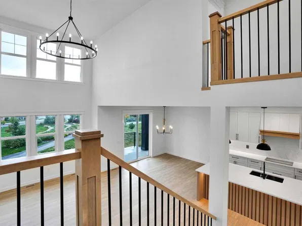 37 E Heritage Park, Cochrane, AB T4C 3G9
